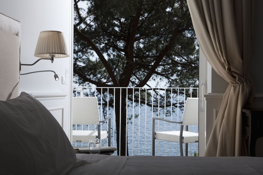 Hotel Riviera & Maximilians 39/61