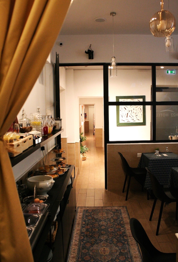H22 Hotel 15/22