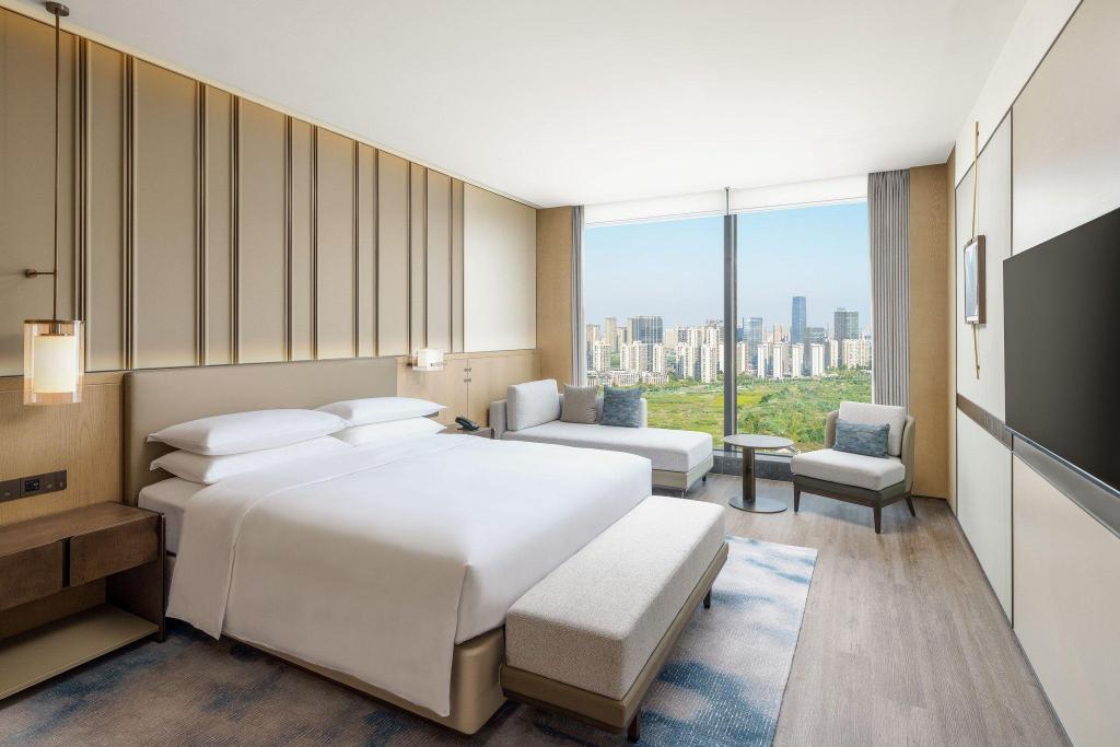 Executive, Suite, King Bed, Club Floor