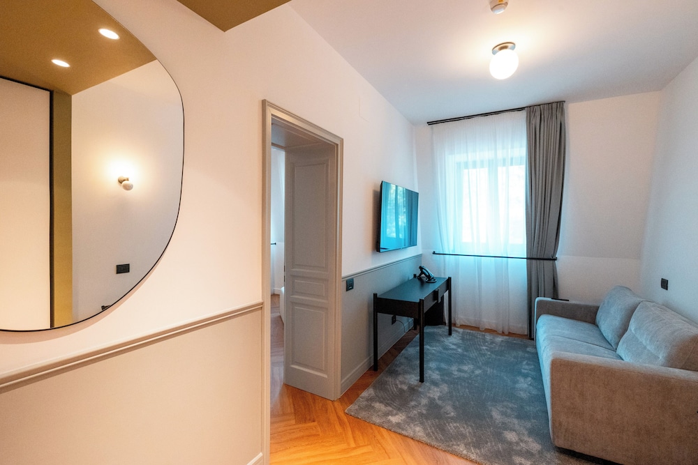 Ecletico Villa 31/50