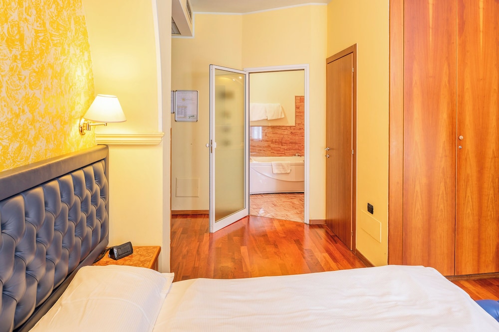 HOTEL DU PARC 20/62