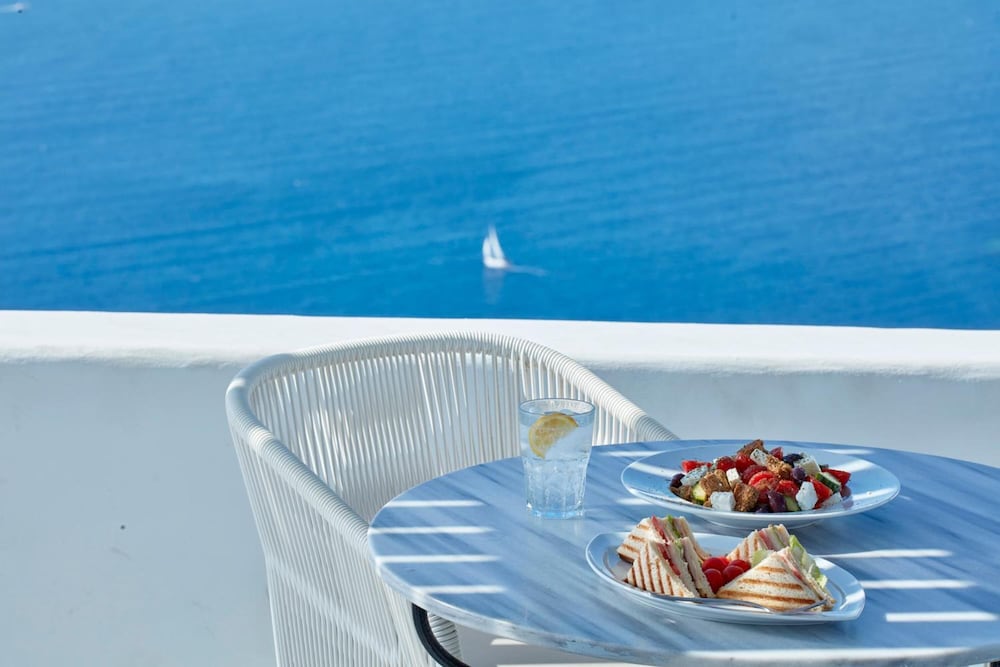 Cliff Side Suites Hotel 41/62