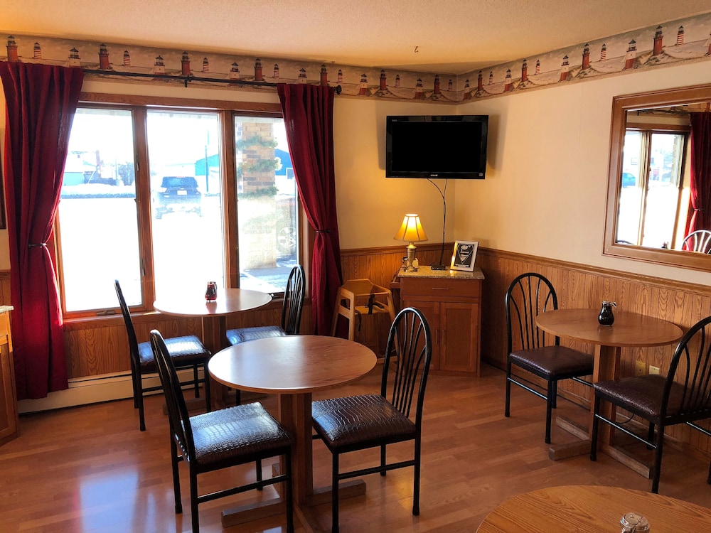 Travelodge by Wyndham Escanaba 35/46