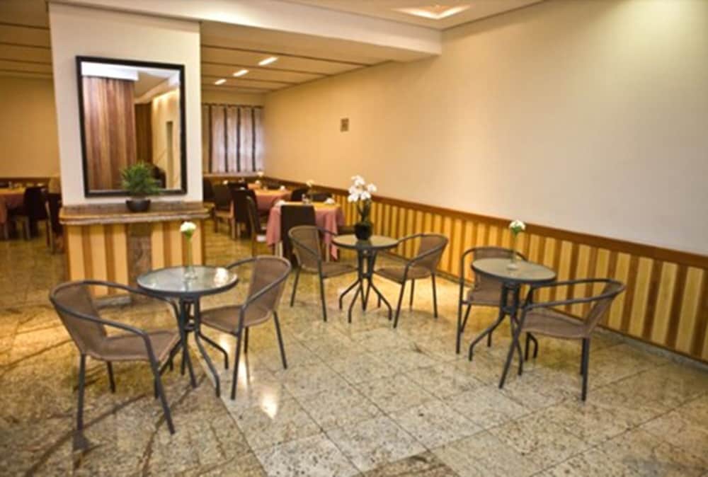 Carillon Plaza Hotel 38/50