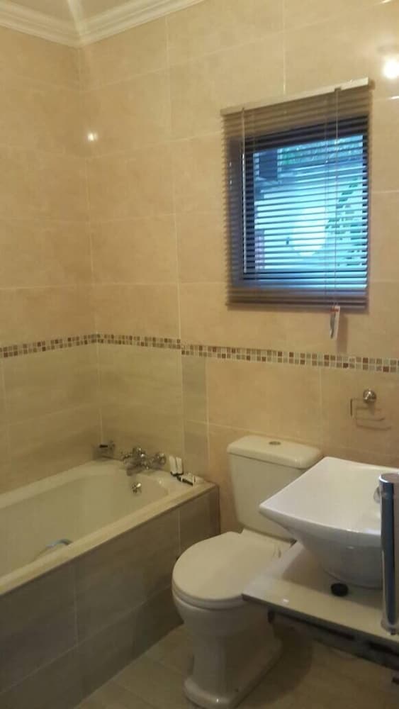 The New Mall Guest House 38/39