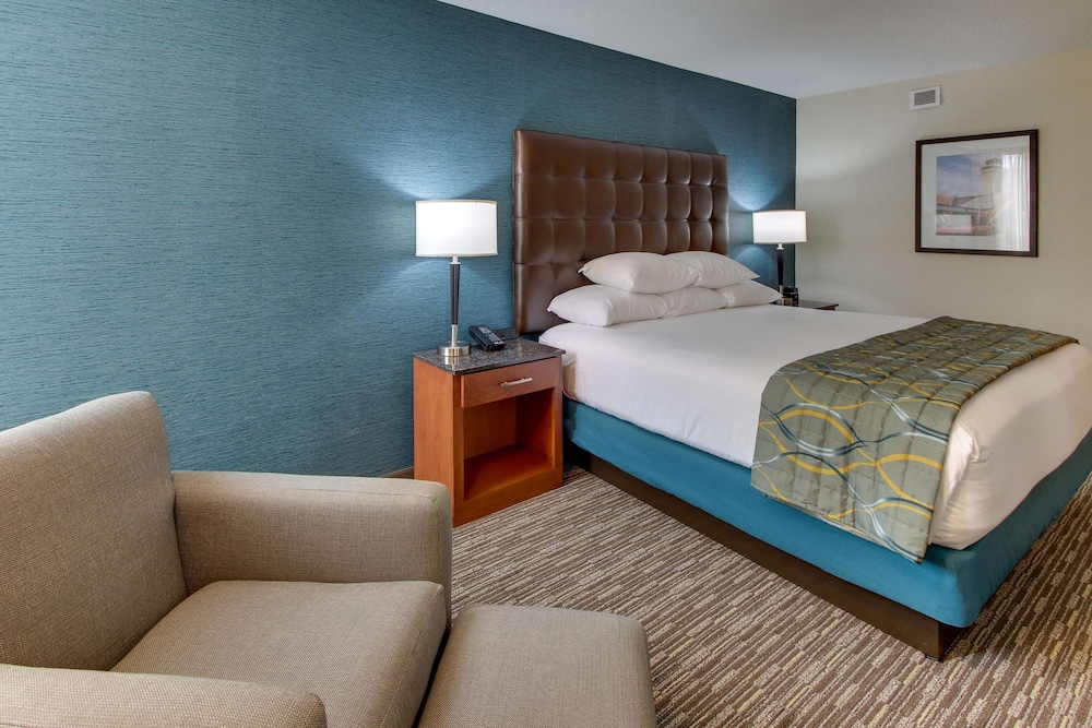 غرفة بسرير كينج، Pear Tree Inn St Louis Airport 3/8