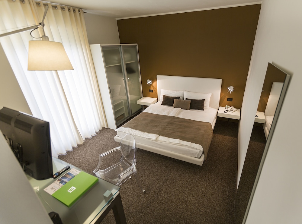 Hotel Meridiana 23/76