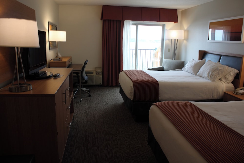 Holiday Inn Express Munising-Lakeview 24/68