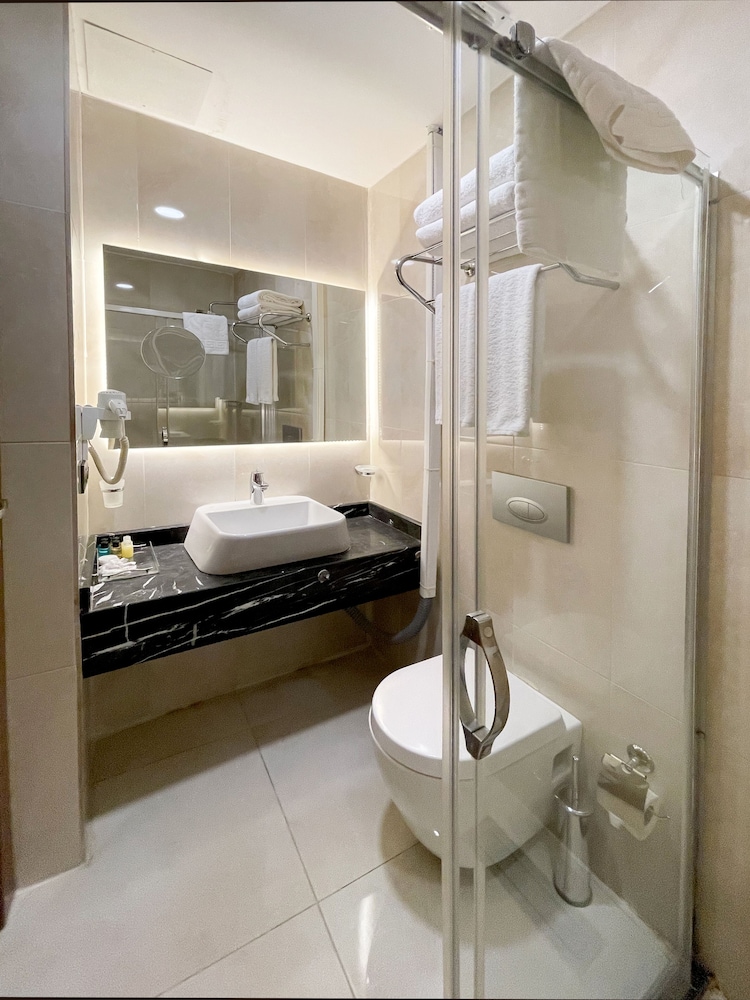 Atro Hotel 38/44
