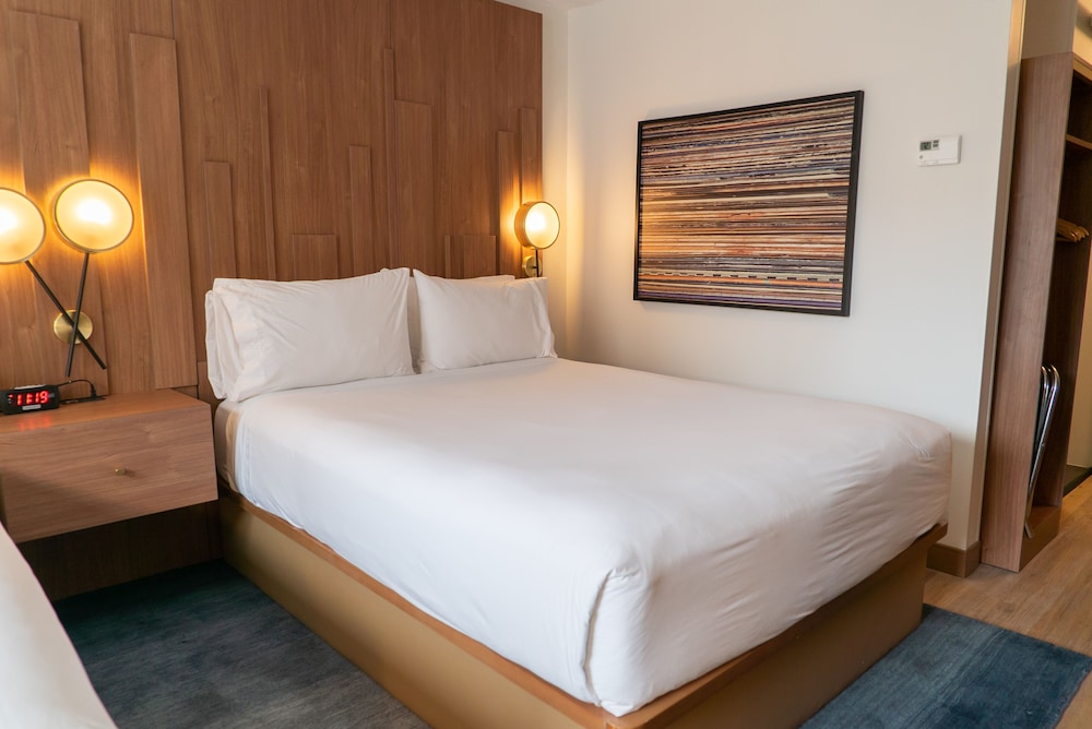 Hotel Indigo Detroit Downtown 24/71
