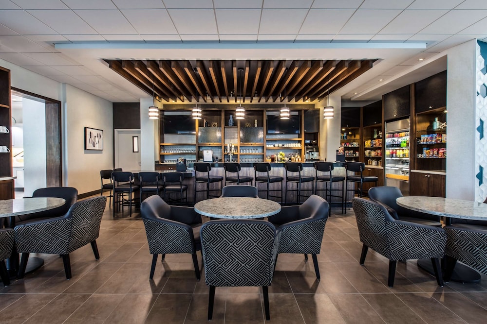Hyatt Place Delano 40/55
