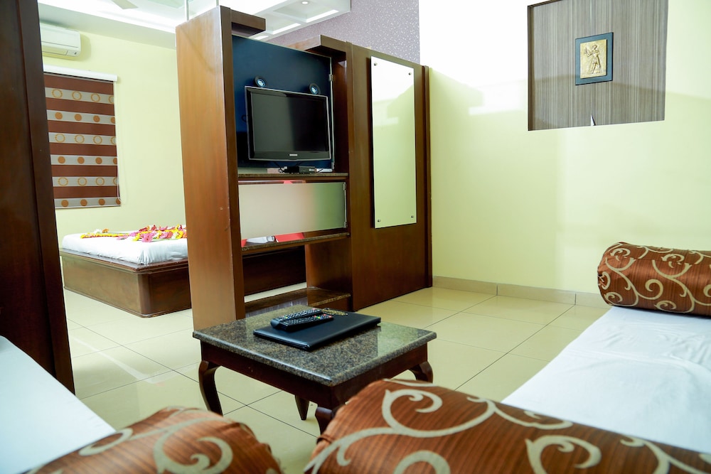 Hotel Abi Krishna 27/40