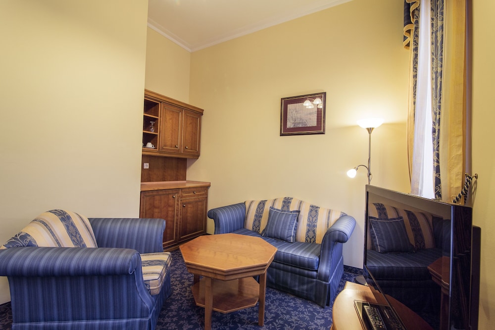 Ontario Hotel Garni 51/75