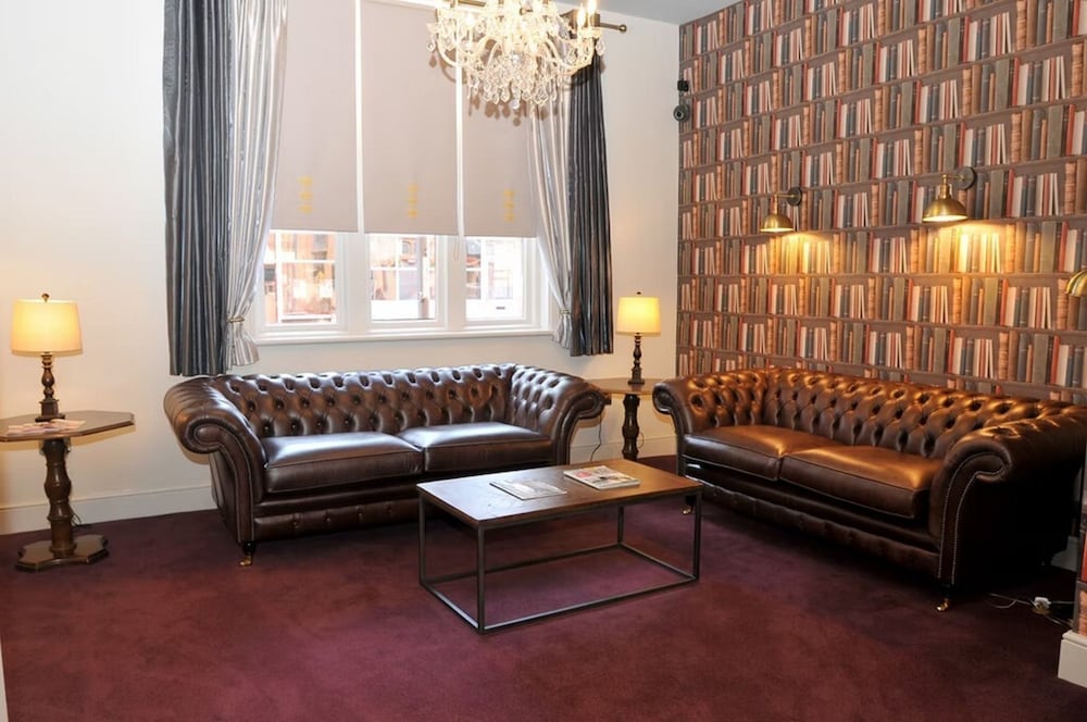 The Royal Hotel Crewe, A BRILLIANT Collection, Powered by OYO 30/47