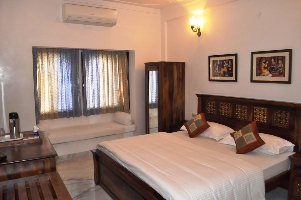 KOTRA HAVELI 19/50