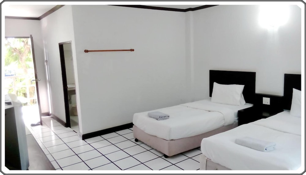 Thongpaeka Hotel 10/50