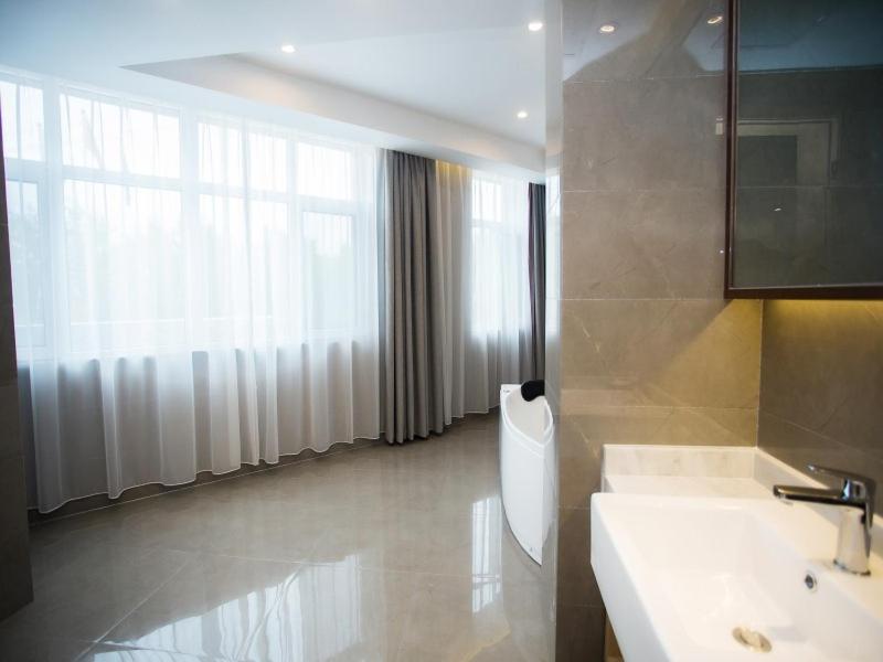 VX Heze Dingtao District Taoyi Road Hotel 40/41