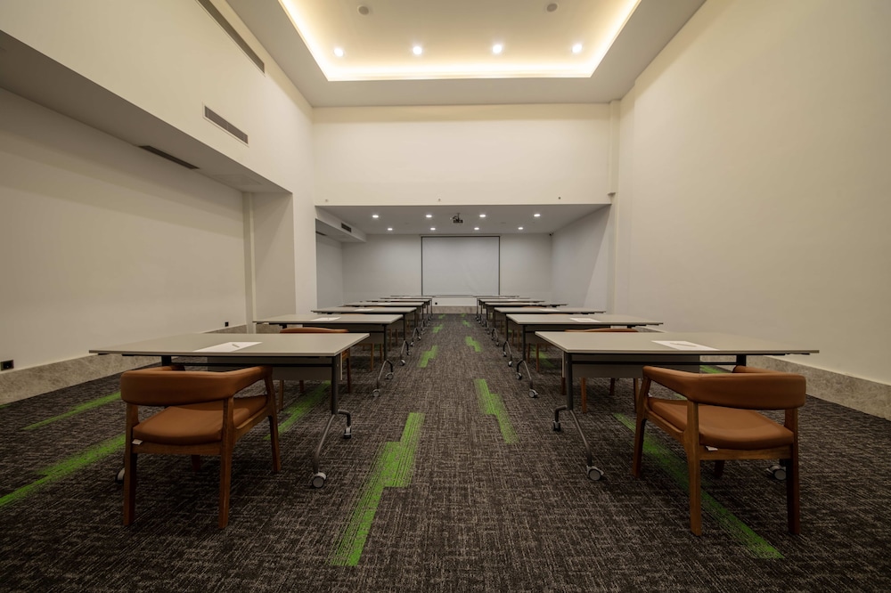 V CENTER HOTEL 54/65