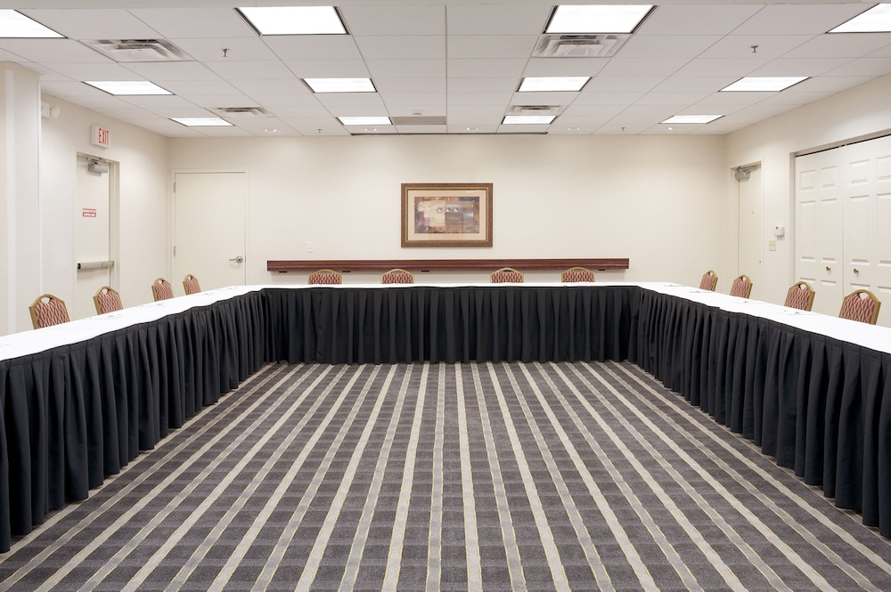 Hampton Inn Suites Bloomington Normal 43/48