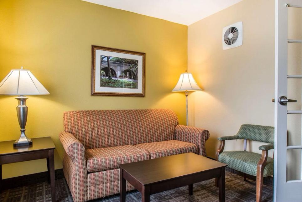 Hamden Hotel and Suites HAMDEN - NEW HAVEN 13/20
