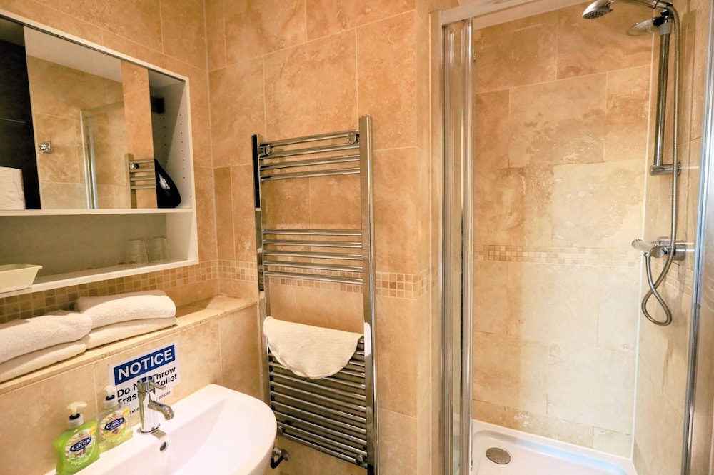 Edinburgh Holiday Guest House 36/40