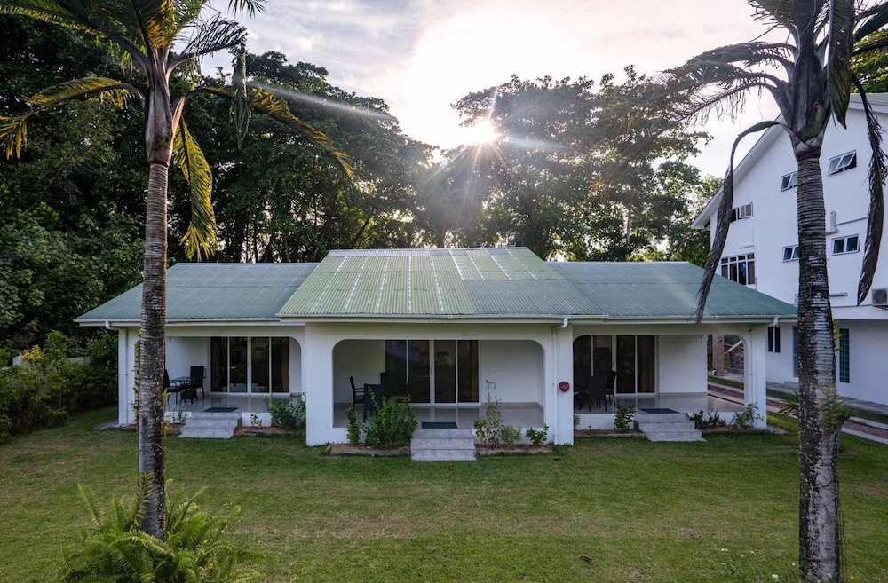 La Modestie Villa 38/50