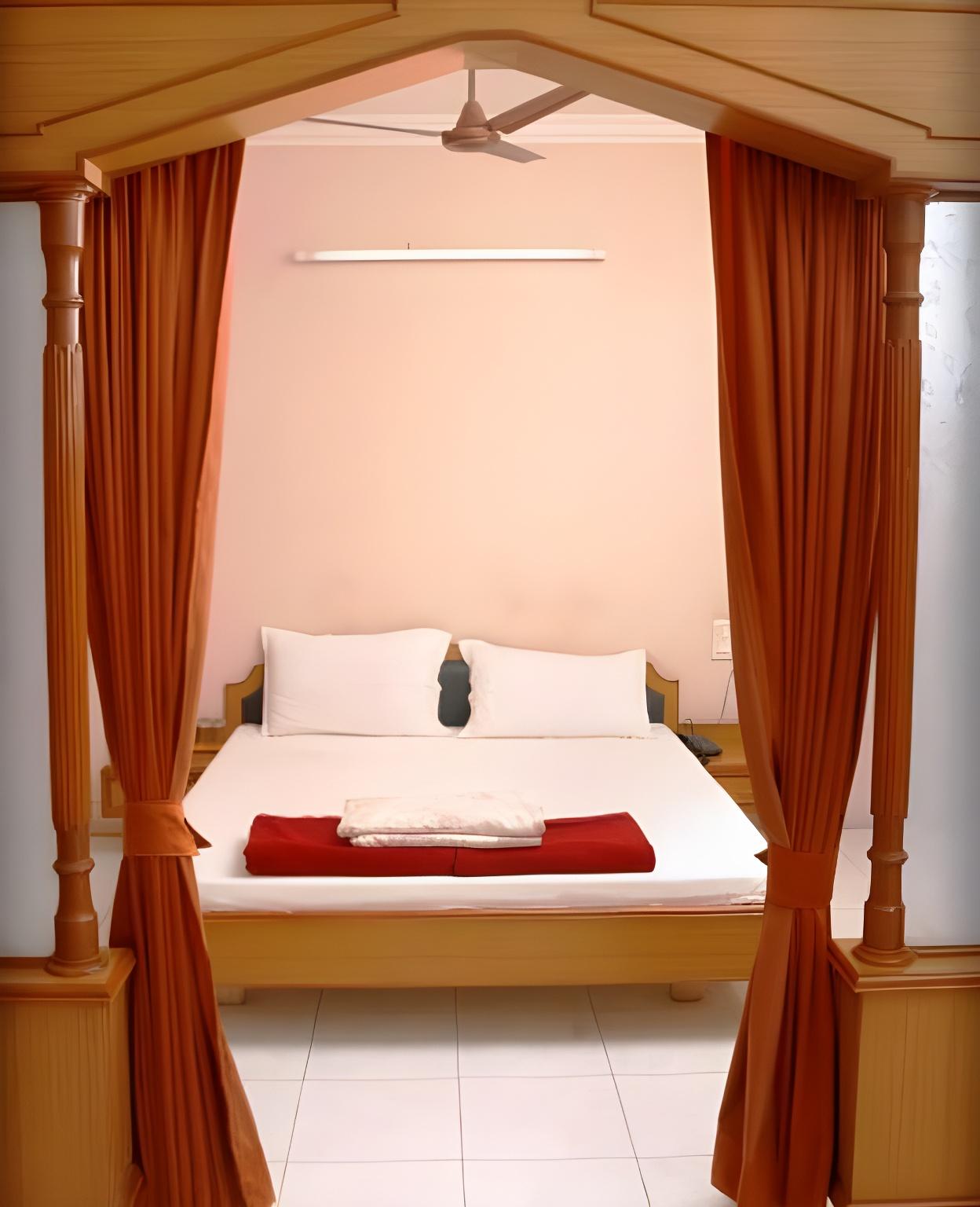 Hotel Shree Darshan 4/9