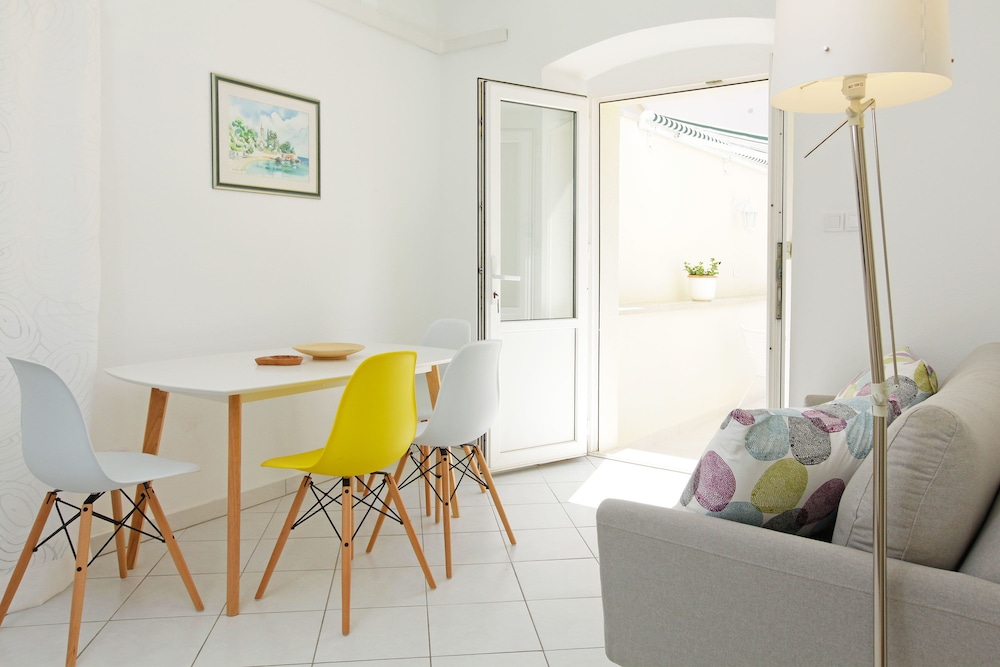 Luxury Seaside Apartments 16/50