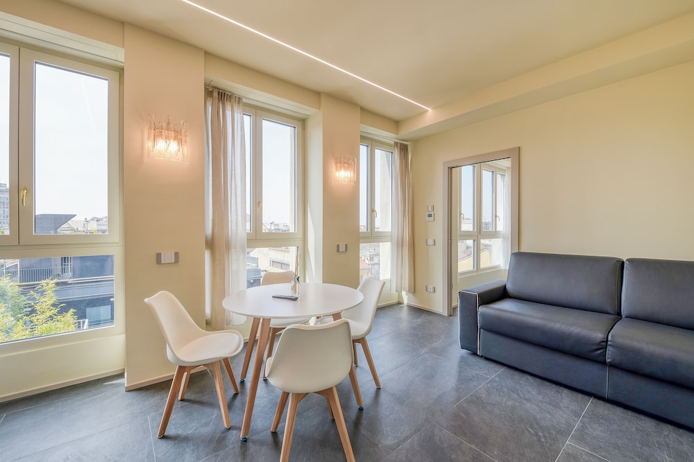 Milan Royal Suites Luxury Apartments 38/50