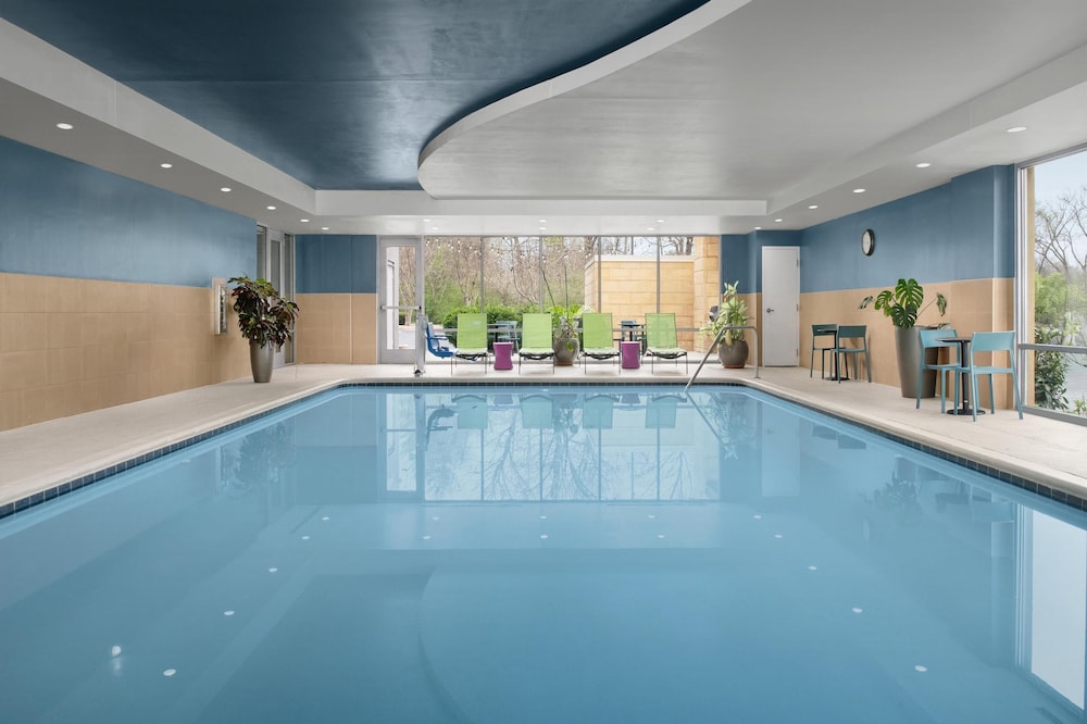 swimming pool spa
