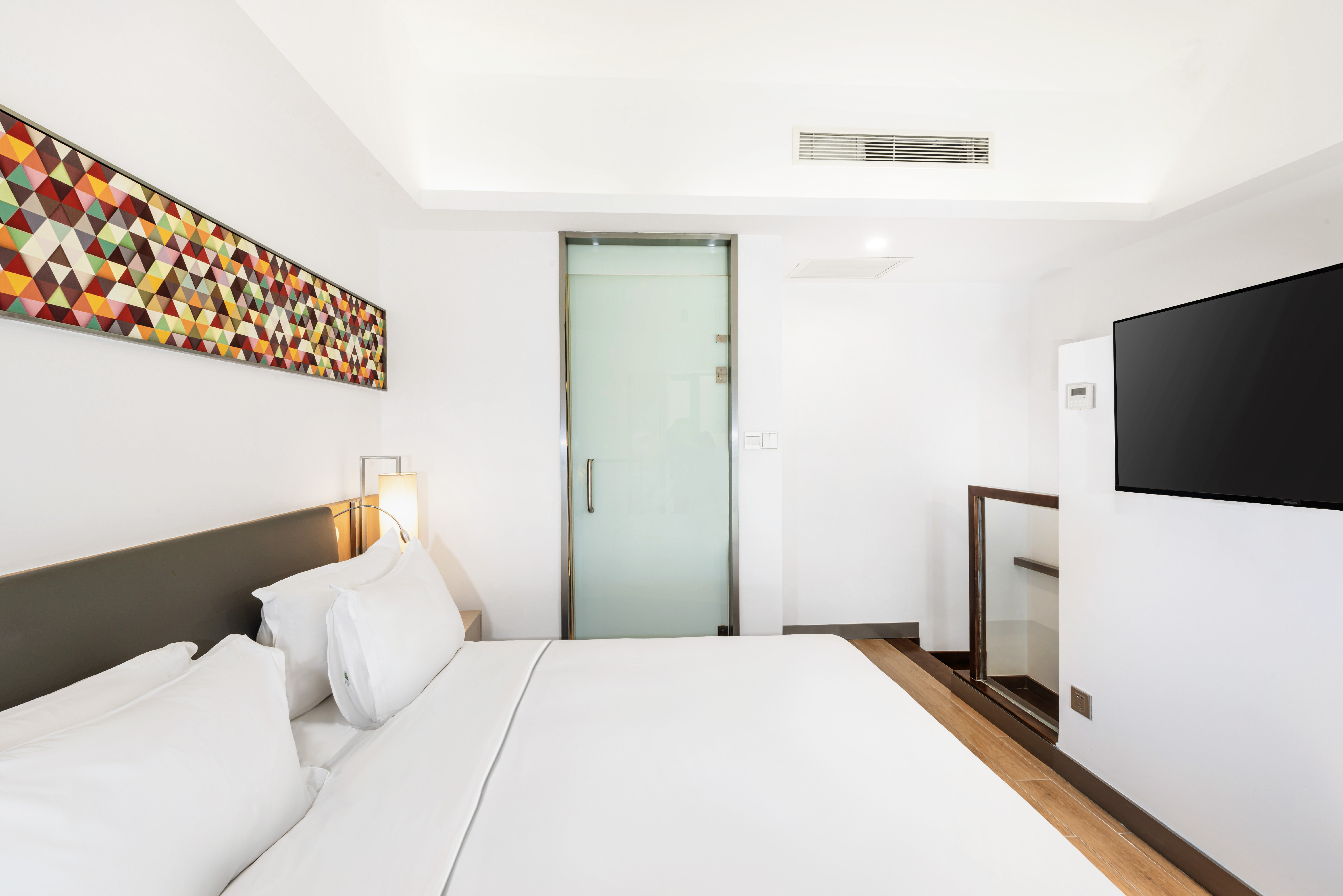 HOLIDAY INN EXPRESS HAIKOU WEST COAST 9/50