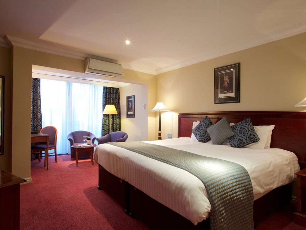 SUITE, KING BED
