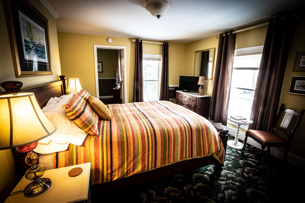 Twin Oaks Inn 5/69