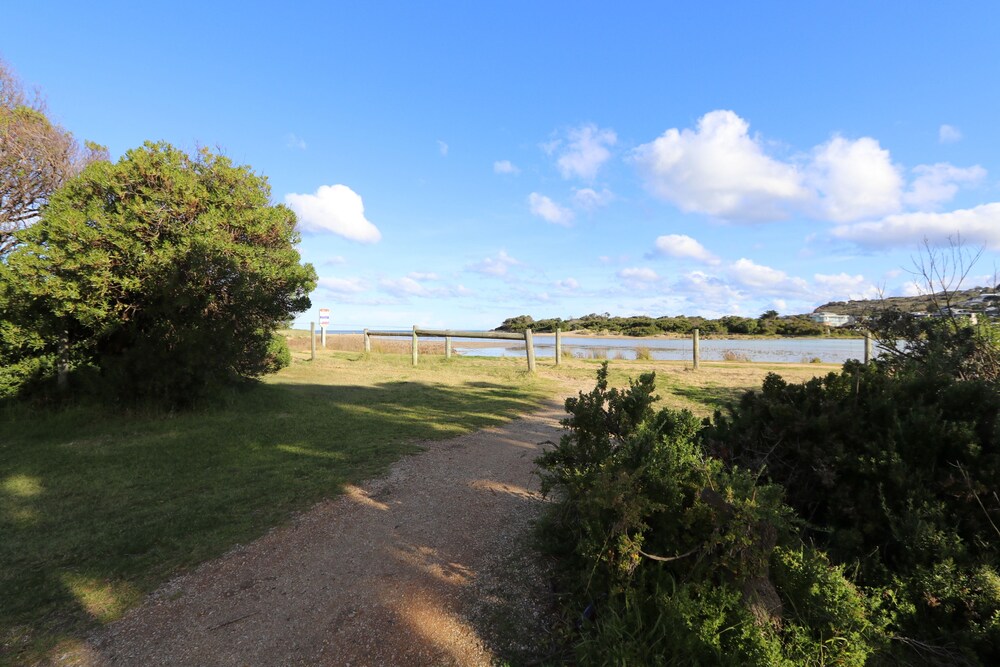 ANGLESEA BEACHFRONT FAMILY CARAVAN PARK 42/50