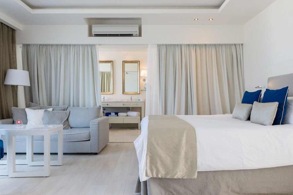 SUITE SEA VIEW WITH BEACH CABANA