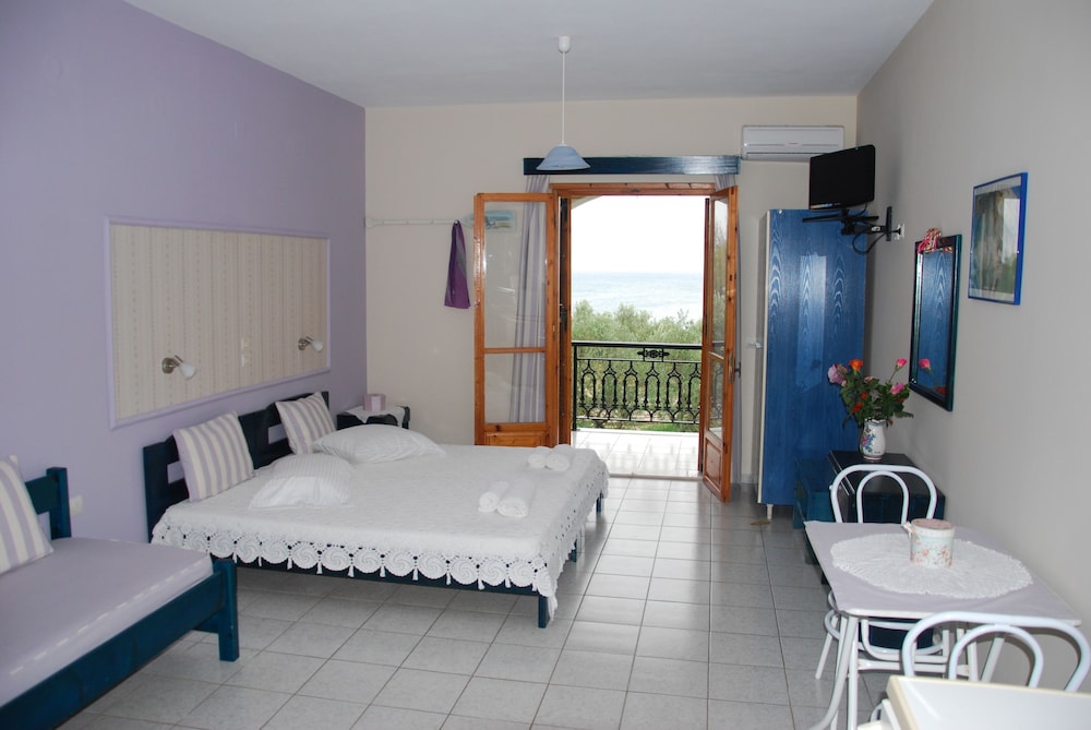 KAVOS PSAROU STUDIOS & APARTMENTS 13/37