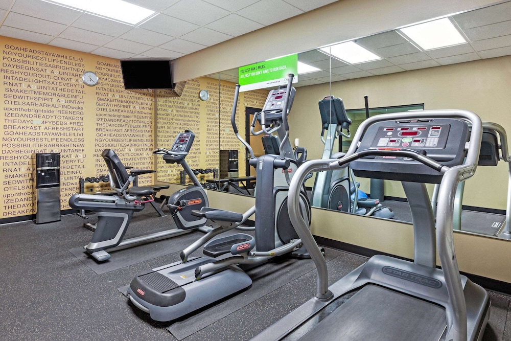 La Quinta Inn & Suites by Wyndham South Bend 35/57