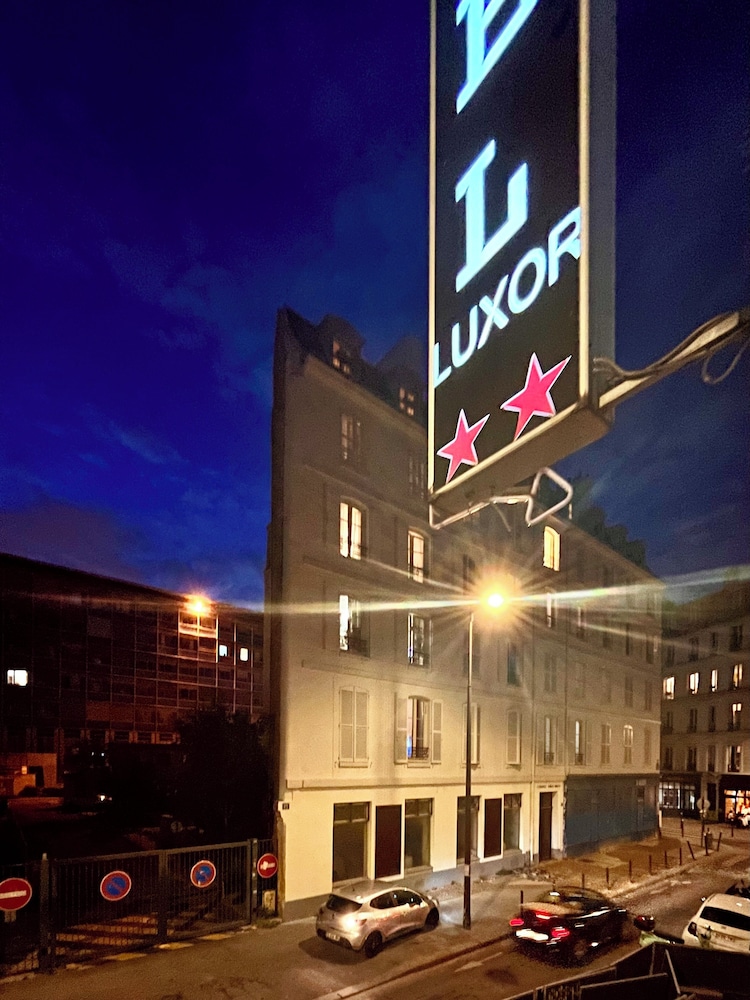 LUXOR BASTILLE HOTEL 8/61