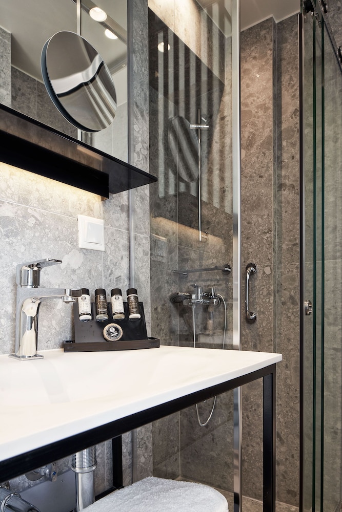 Urban Frame Hotel 45/46
