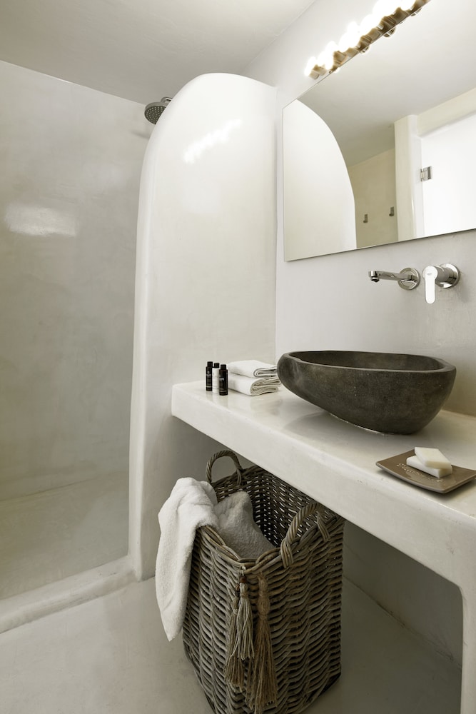 Nano Suites 49/50