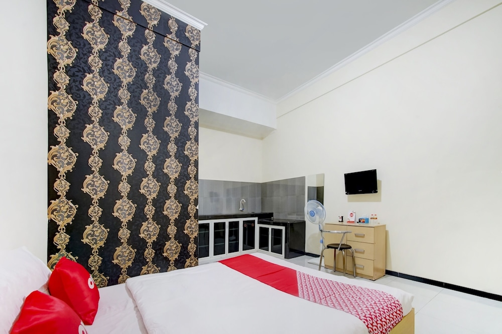Super OYO Capital O 90151 Guest House 180 22/30