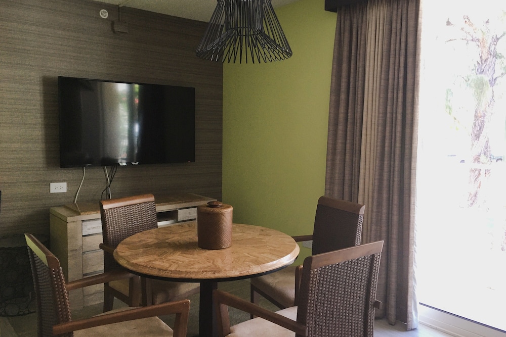 Kaimana Beach Hotel 35/50