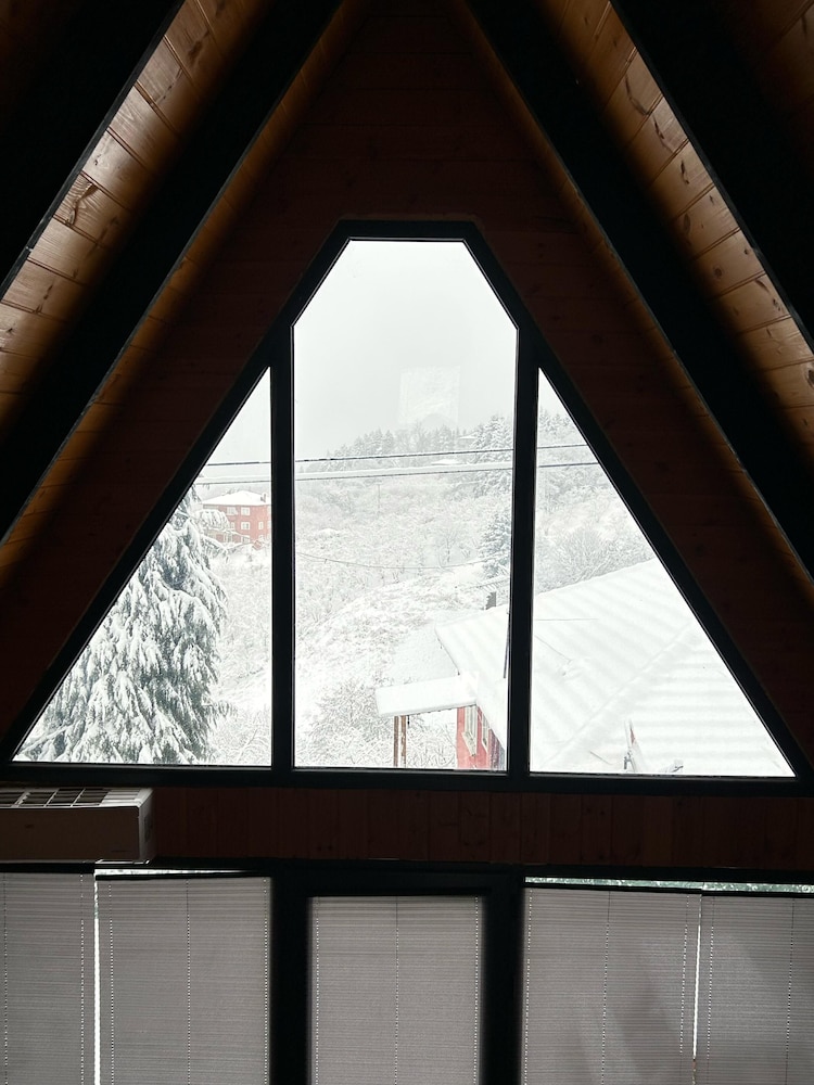 Mira Bungalov 8/28