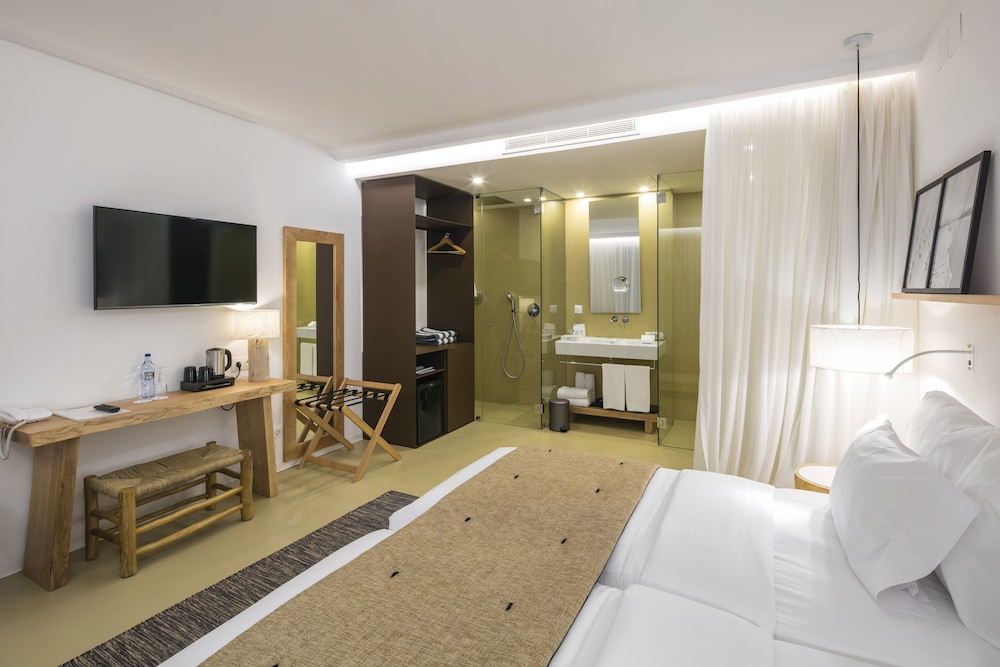 COMFORT, DOUBLE OR TWIN BED, CITY VIEW