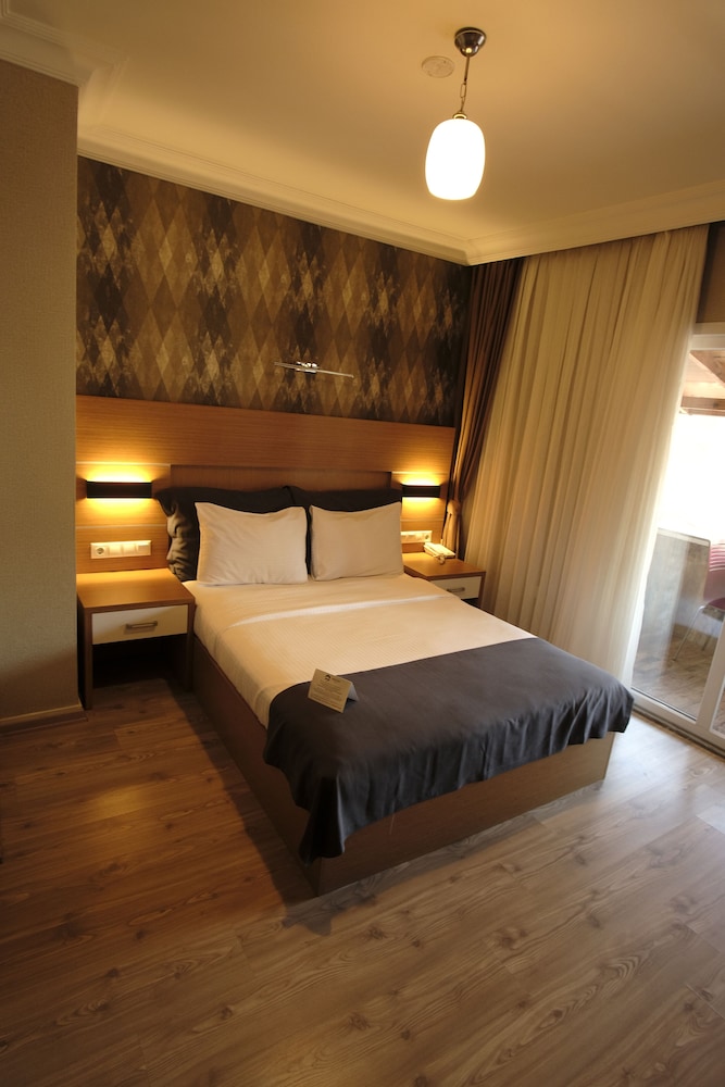 Rhisos Otel 8/18