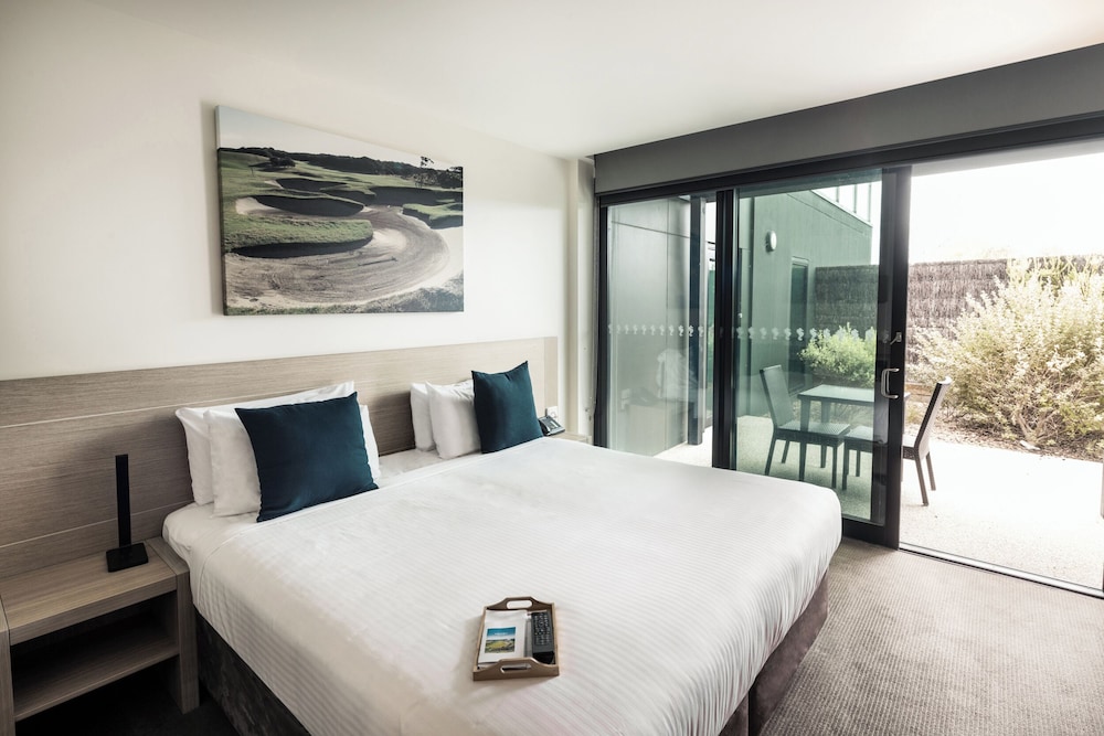 Mercure Portsea 18/67