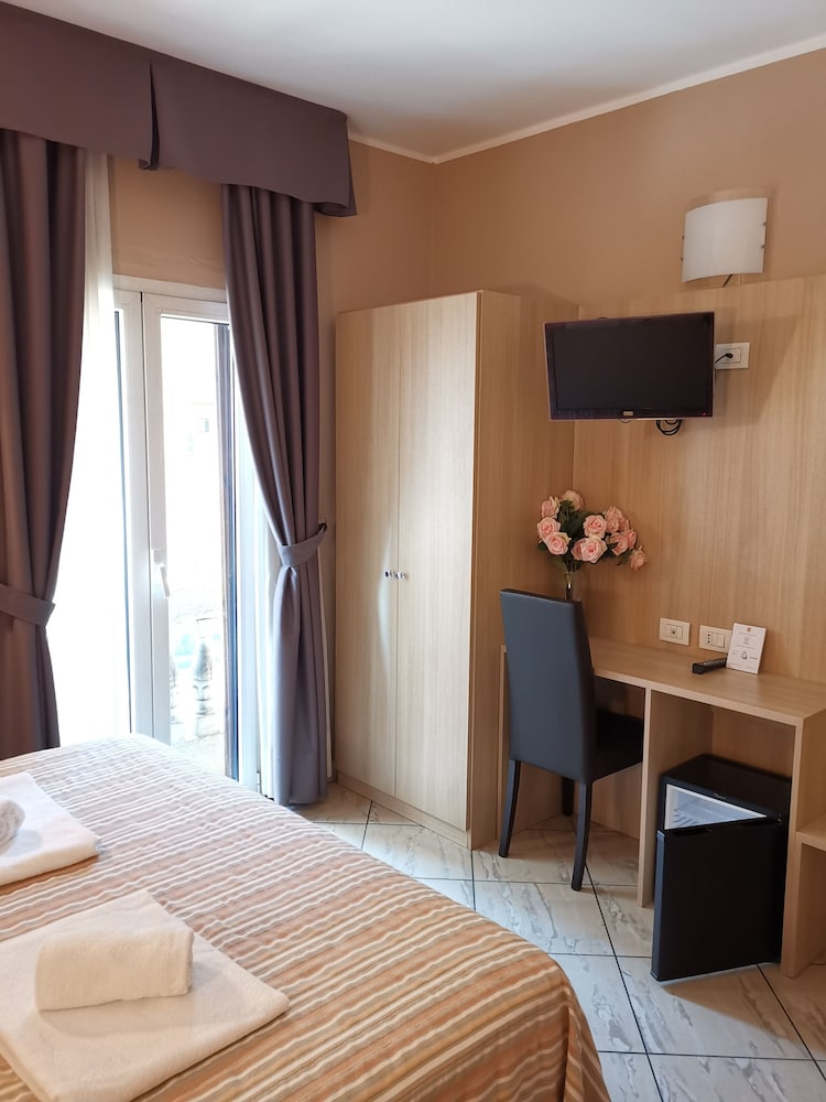 BRIANZA HOTEL 21/68