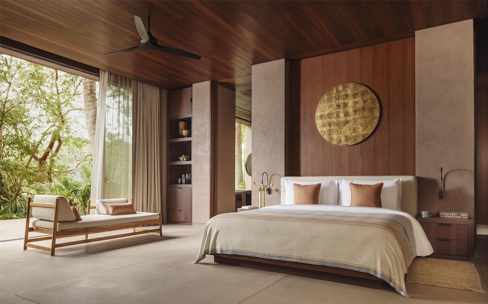 Villa One, 1 King and 2 Queen Beds