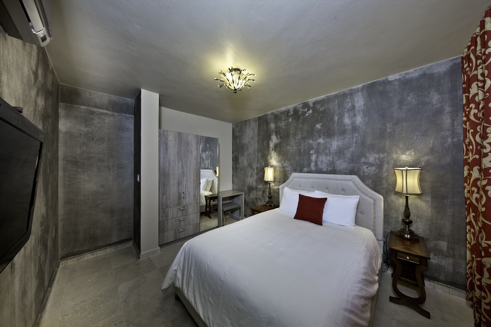 CIQALA Luxury Suites 15/75