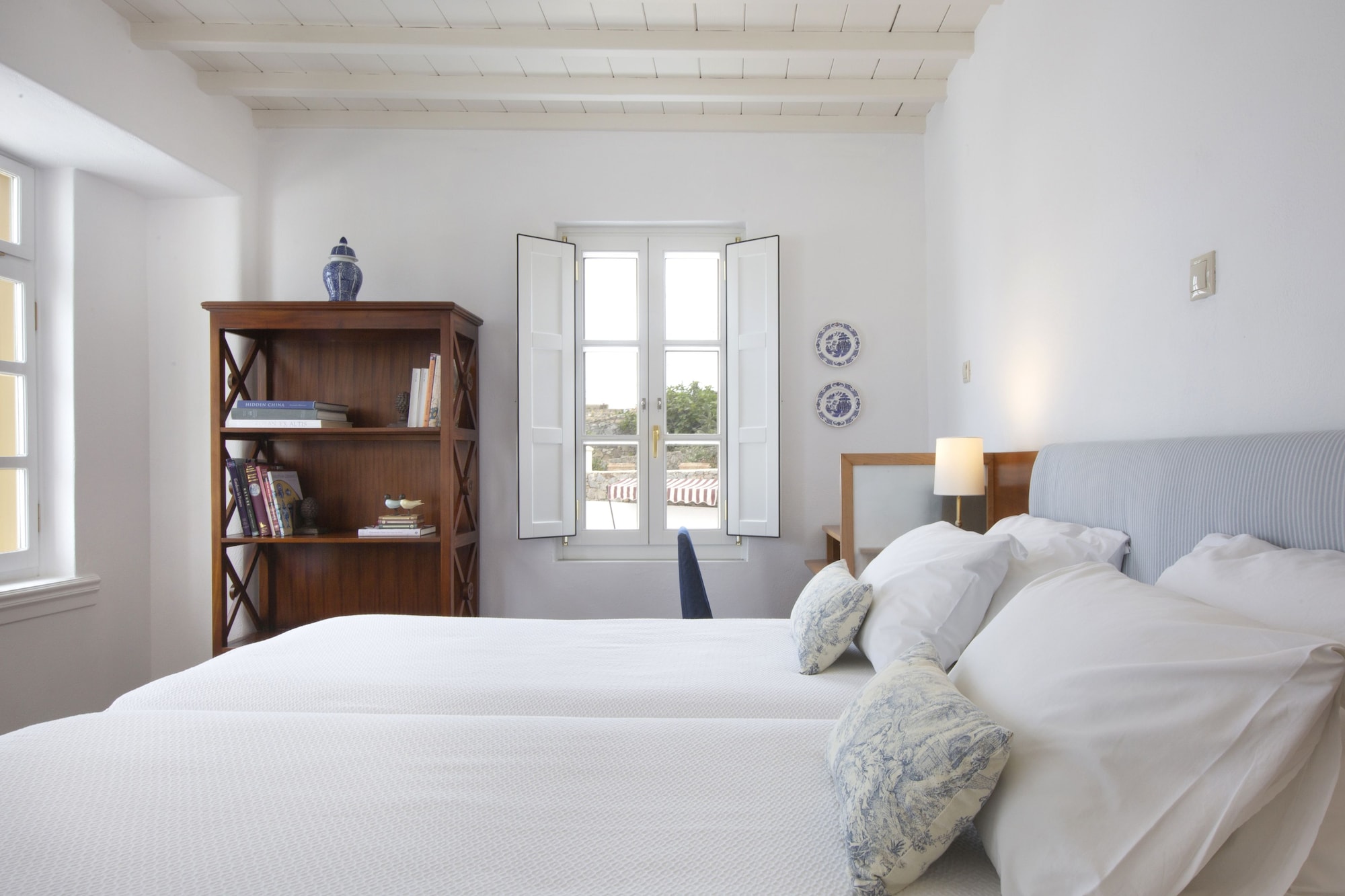 STANDARD, TWIN BEDS, SEA VIEW